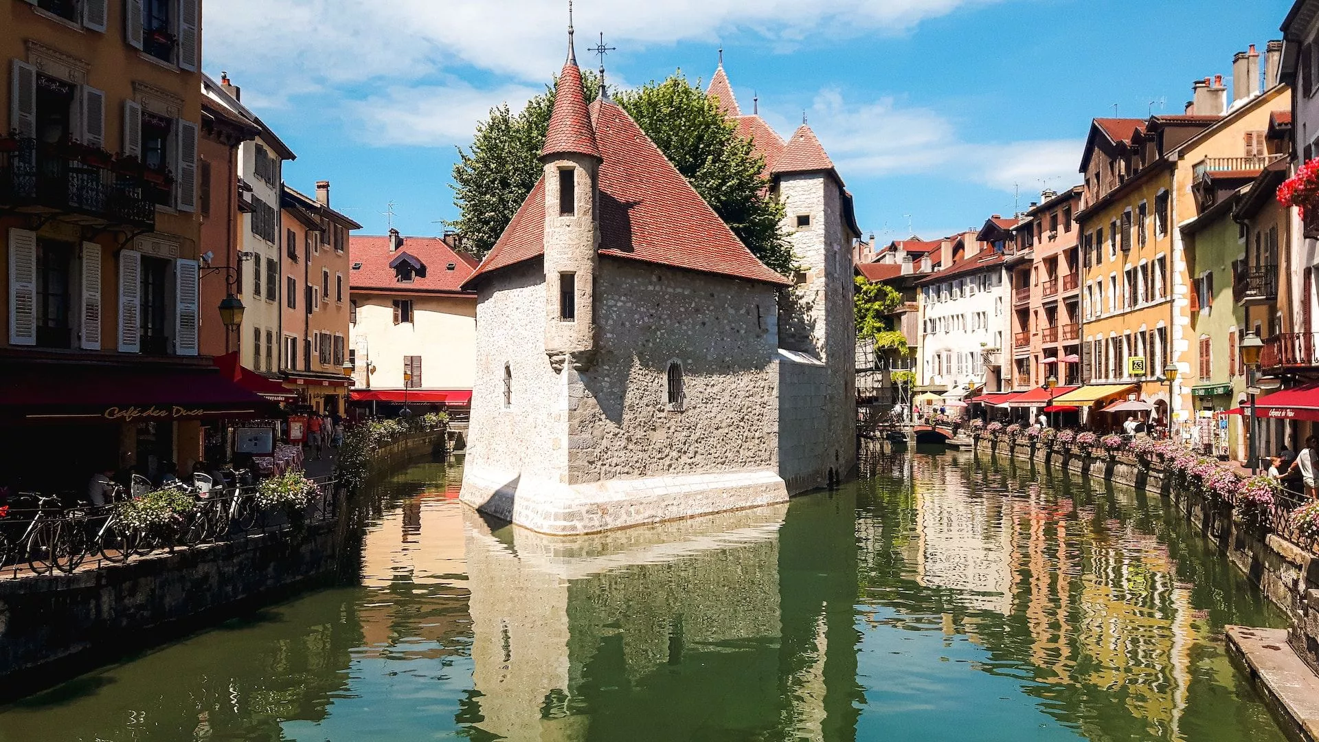 Lire la suite à propos de l’article Transport TAXI / VTC écologique de Lyon à Annecy